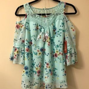 Clearance Arizona floral Cold shoulder blouse